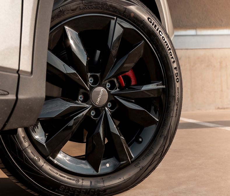 Black sporty rims